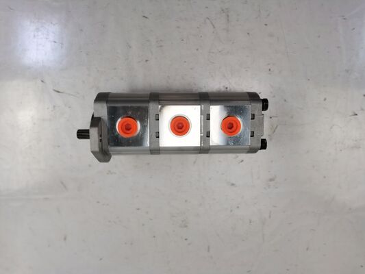 Bomba de engrenagem hidráulica 12+12+12 10T L Materiais de liga de ferro e alumínio gama para máquinas de construção Fábrica de fornecimento de peças sobressalentes hidráulicas