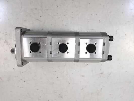 3 estágios bomba de engrenagem hidráulica 16+16+16-10T-R materiais de liga de ferro e alumínio de alta qualidade gama para máquinas de construção fábrica de fornecimento de peças de reposição hidráulica